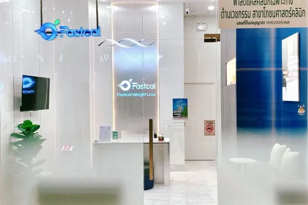 หน้าคลินิก Fastcal Clinic ชั้น 3 อาคาร Park Silom